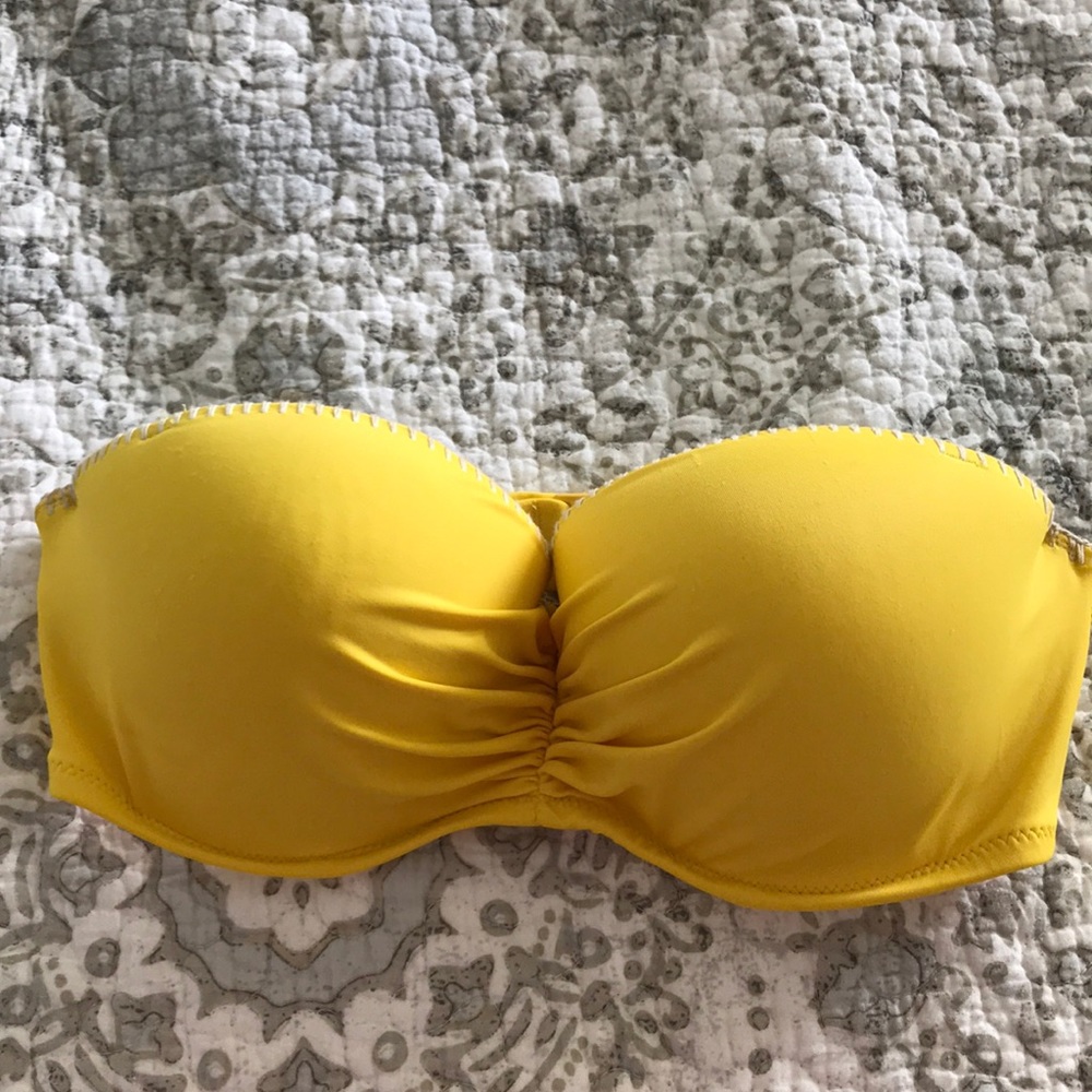 32dd VS Yellow strapless swim top
